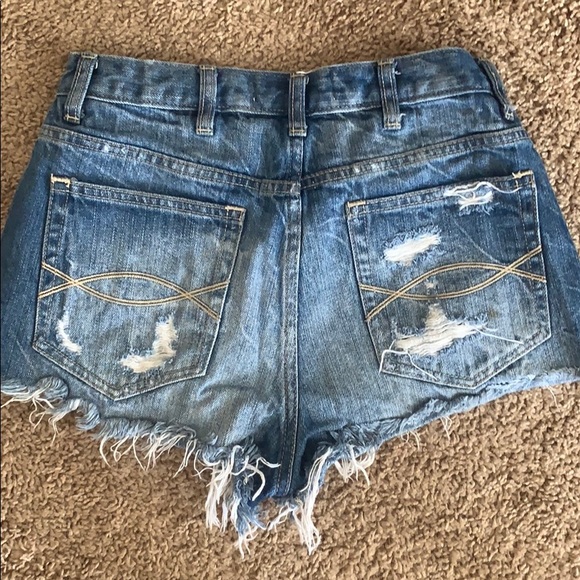 A&F high rise shorts - Picture 2 of 4